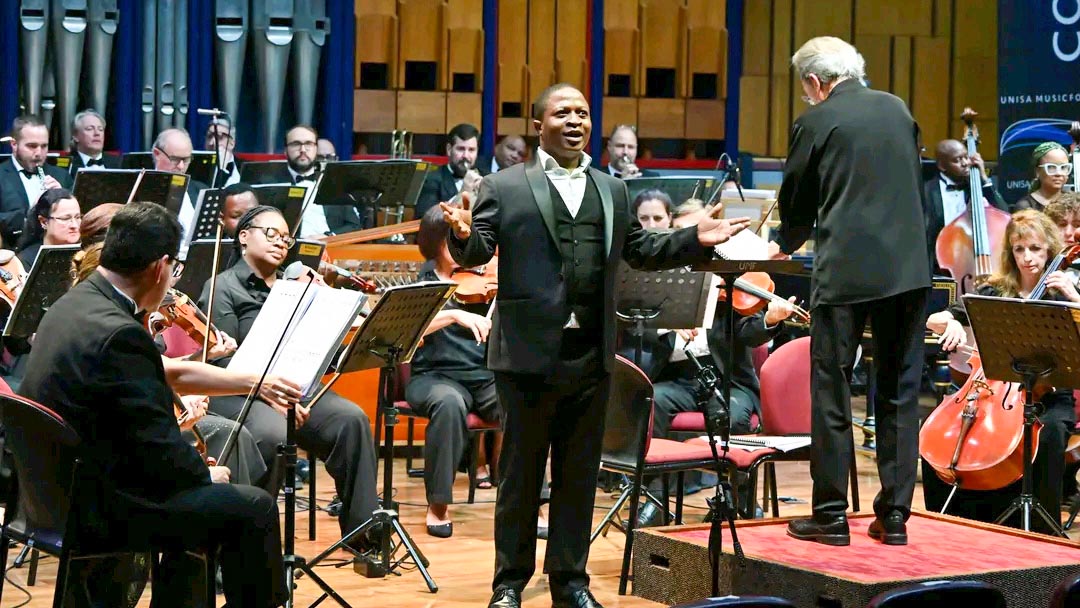Lwazi Dlamini performing with the Johannesburg Philharmonic Orchestra during the finals. (Courtesy pic)